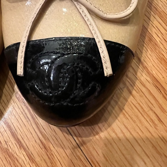 Chanel kitten heel beige black shoes with bow CC heels 39.5 US 8.5 - Picture 2 of 6